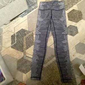Lululemon leggings, striped with floral print, black and white size 8